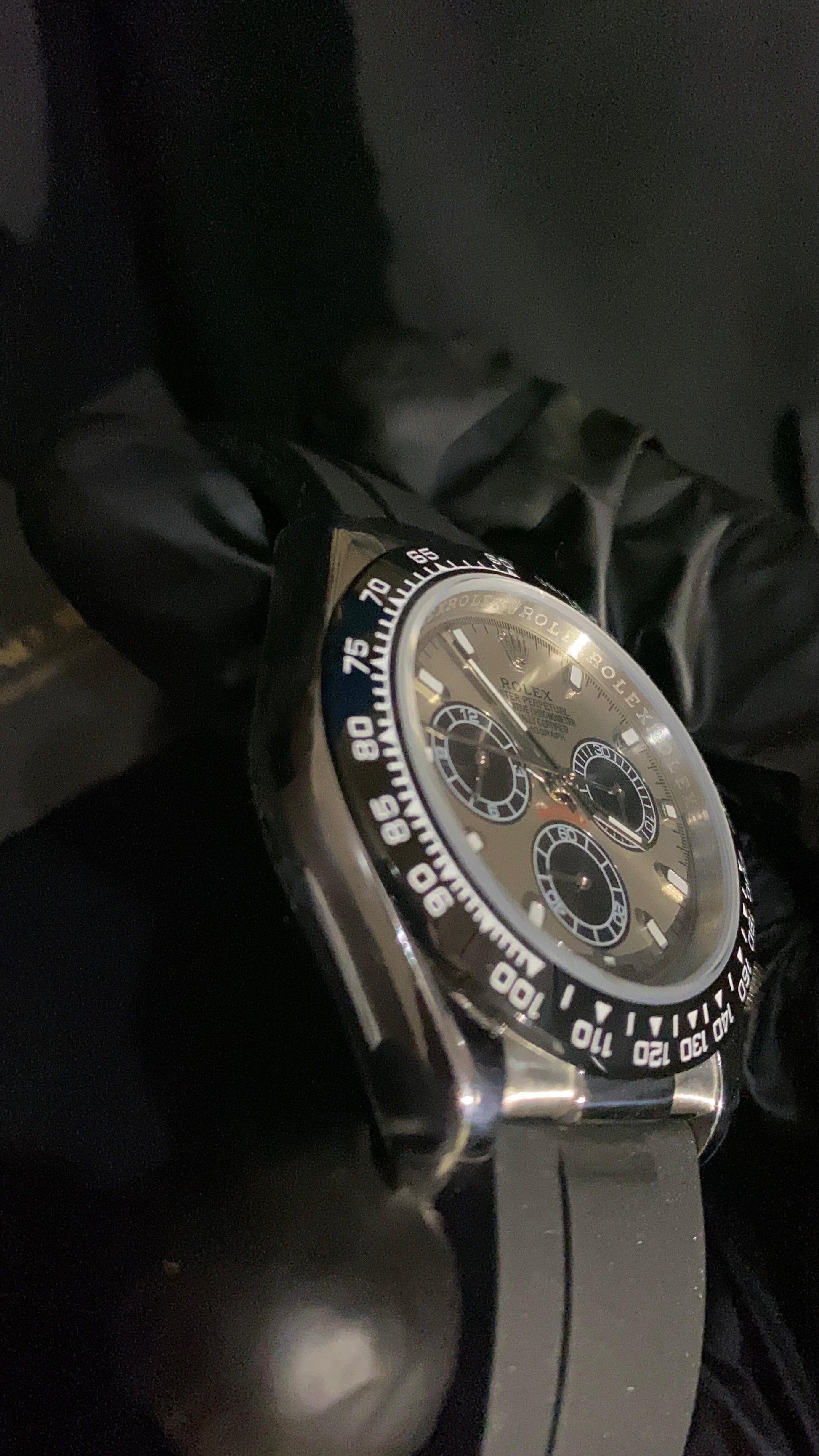 ROLEX COSMOGRAPH DAYTONA ROSE GOLD DIAL BLACK SUBDIALS OYSTERFLEX