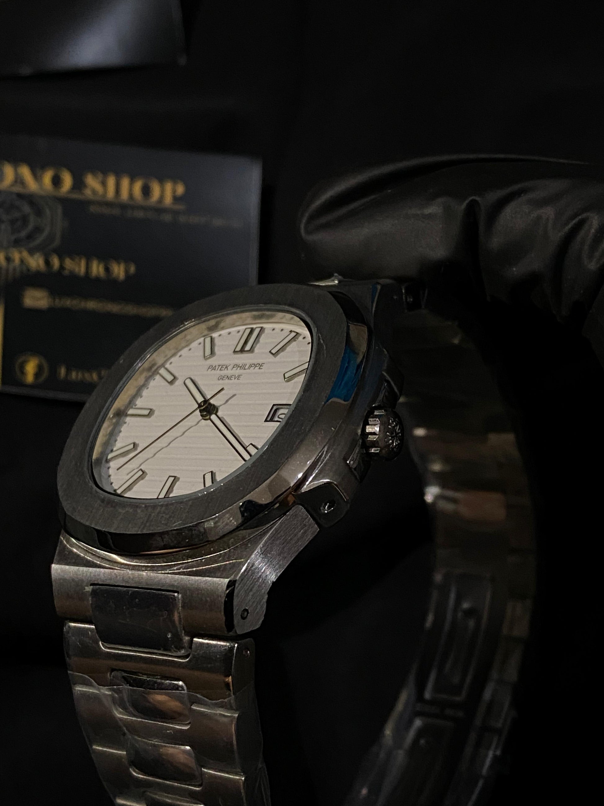 PATEK PHILIPPE NAUTILUS WHITE DIAL